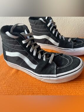 Vans Mens 9.5 Sk8 Hi Top sneakers black and white sidestripe Skater Classics
